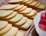 Hình bước làm 2 của món Raclette - Món Pháp Truyền Thống Mùa Lạnh Với Phô Mai Nóng Chảy, Jambon & Khoai Tây