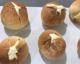 Foto langkah ke 6 dari resep Garlic Cream Cheese Bread.