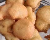 A picture of step 5 of Moong dal dahi vada.