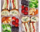 صورة لخطوة 6 من وصفة افكار لانش بوكس صحيه للمدرسه او الجامعه🥝🥒🍒🥪