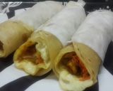 A picture of step 5 of Egg Chicken Kathi Roll.
