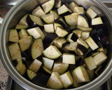 Foto del paso 2 de la receta: Salteado de berenjenas picantes
