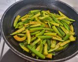 A picture of step 2 of Masala bhindi.