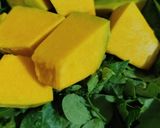 Foto langkah ke 1 dari resep Sayur Bening Katuk Labu Kuning.