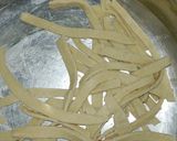 A picture of step 6 of Stir fry egg noodles.