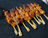 Foto langkah ke 4 dari resep Sate ayam pedas manis.