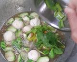 Foto langkah ke 4 dari resep Sup Oyong Bakso Ikan.