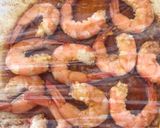 Une image de l'étape 2 de Brochettes de crevettes épicées à l’ananas.