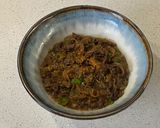 A picture of step 7 of Gyudon (beef and rice bowl).