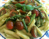 Foto del paso 4 de la receta: Macarrones al pesto con espárragos y cherry