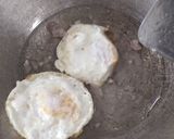 Foto langkah ke 4 dari resep Telur ceplok masak kecap.