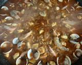 Foto del paso 14 de la receta: Paella de frutos del mar con gambones congelados