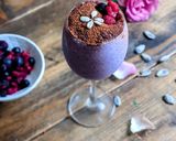 A picture of step 1 of Cocoa covered Berry & Sunflower seeds smoothie.