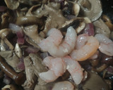 Foto del paso 3 de la receta: Setas con gambas en salsa