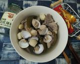 剝皮辣椒蒜頭鮑菇蛤蜊排骨湯【豆豆愛的料理】的食譜步驟5照片