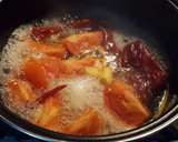 Foto del paso 5 de la receta: Sopa de nopales y hongos con guajillo