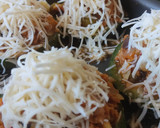 Foto del paso 5 de la receta: Zapallitos rellenos de proteína de soja con verdura (vegano)