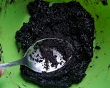 A picture of step 4 of How to make Oreo Swiss Roll.