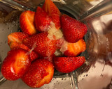 Foto del paso 1 de la receta: Omelette Surprise de frutillas 🍓