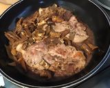 Une image de l'étape 6 de Côtes de porc aux cèpes et sauce au vin.