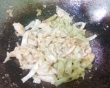 Foto langkah ke 3 dari resep Mie goreng sederhana.