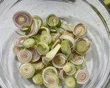 Foto langkah ke 1 dari resep Sirup Gula Sorgum Serai.