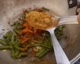 A picture of step 4 of Garlic Cluster beans.