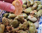 Foto del paso 5 de la receta: Habas tiernas salteadas con ajo 🫛🫒🧄🧂