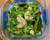 รูปขั้นตอนการทำที่ 4 ของ ถั่วลันเตาผัดใส่อกไก่