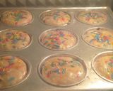 Foto langkah ke 2 dari resep Rainbow Sprinkles Banana Mini Muffins.