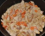 Une image de l'étape 2 de Sauté de poulet au curry coco, carottes et riz.