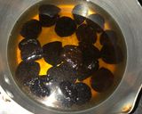 Foto del paso 3 de la receta: Manjar de leche con guindones y coco