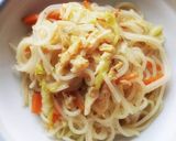 Hình bước làm 2 của món BÚN GẠO XÀO - Ăn dặm cho bé
