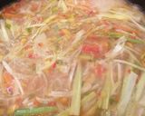 Une image de l'étape 3 de Yaki Udon au poulet sauté cacahuètes.