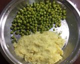 A picture of step 1 of Peas stuffed Patties.