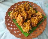 Foto langkah ke 3 dari resep Dadar jagung sayur.