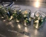 Une image de l'étape 8 de Conserves de piments verts aux tomates, ail et herbes aromatiques.