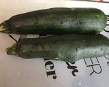 Une image de l'étape 1 de Courgettes marinées citron, ail, épices et coriandre.