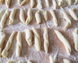 Foto del passaggio 4 della ricetta Trofie al pesto, fagiolini e patate