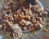 A picture of step 1 of Peanuts chikki.