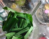 Foto langkah ke 3 dari resep Kue Putu Pandan tanpa Bambu.