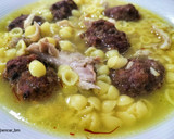 Foto del paso 8 de la receta: Sopa de pollo y verduras con conchitas y albóndigas