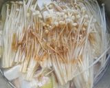 Foto langkah ke 4 dari resep Sup Tahu Enoki Udang.
