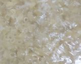 A picture of step 1 of White Sauce Chicken Pasta.