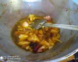 A picture of step 2 of Chicken korma.