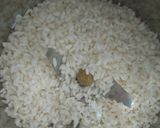 A picture of step 1 of Jhinuk kheer.