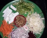 अक्रोड वेजेटेबल रोल्स (Akrod vegetable Rolls recipe in marathi) रेसिपी स्टेप 1 फोटो 