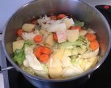 Foto del paso 3 de la receta: Repollo con patatas, bacon y chorizo