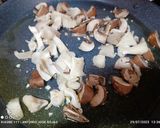 Foto del paso 3 de la receta: Arroz con gambas rojas y setas