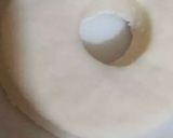 A picture of step 2 of White chocolate dounts.